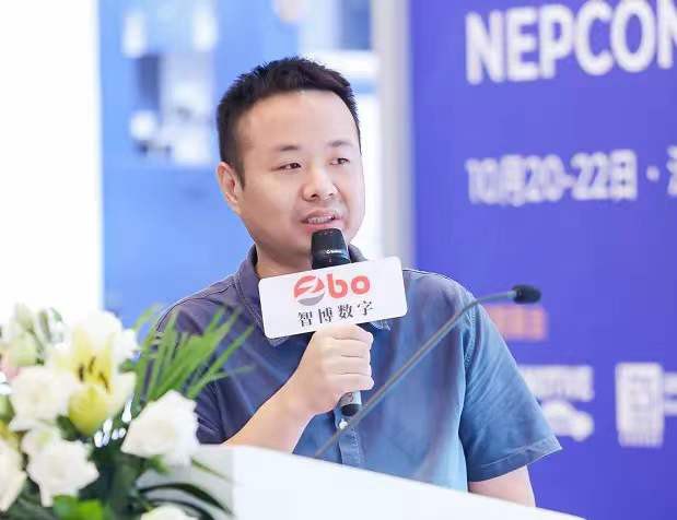 Le Bheith ar an Inchinn is Láidre de Róbait Seirbhíse Chliste