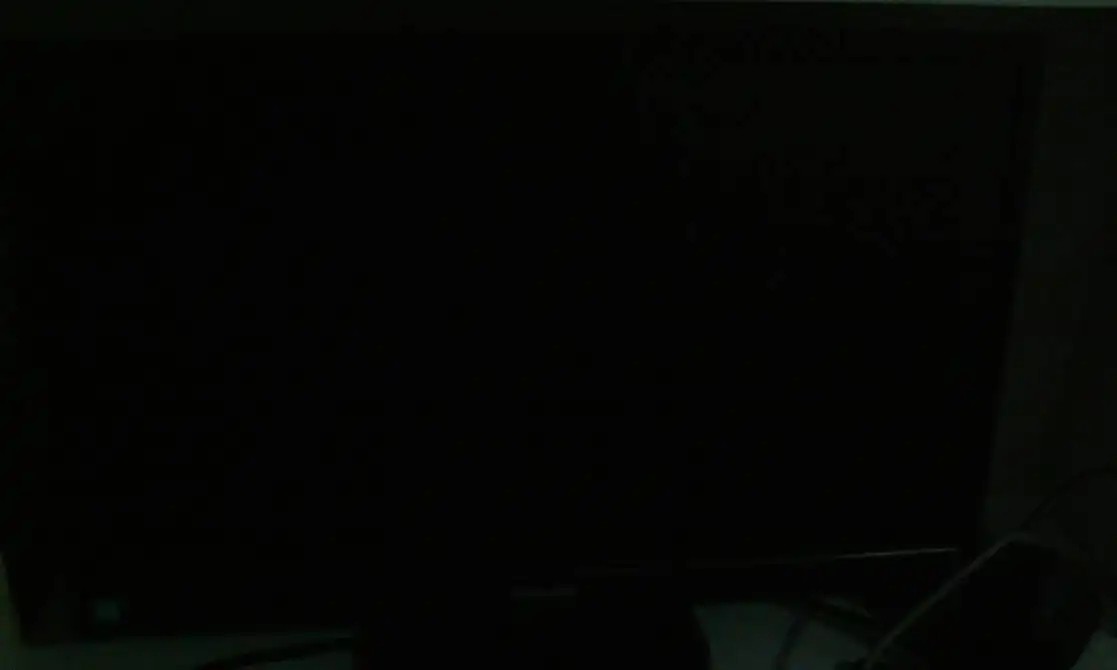 Conas Scáileán Dubh an Tadhaill Uile-i-Aon a Réitigh?